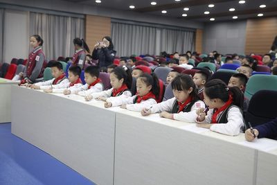 一实验银河小学孩子们的一天